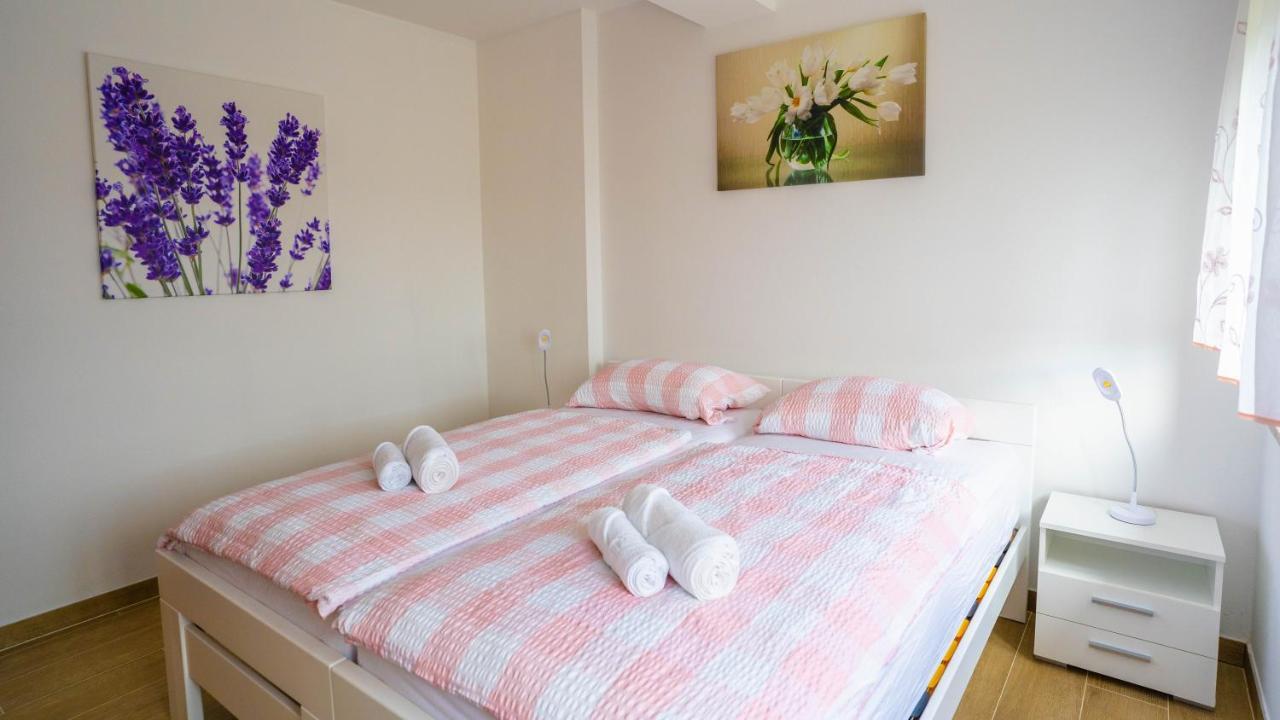 Apartma Tri Oljke Dobrovo Exterior photo
