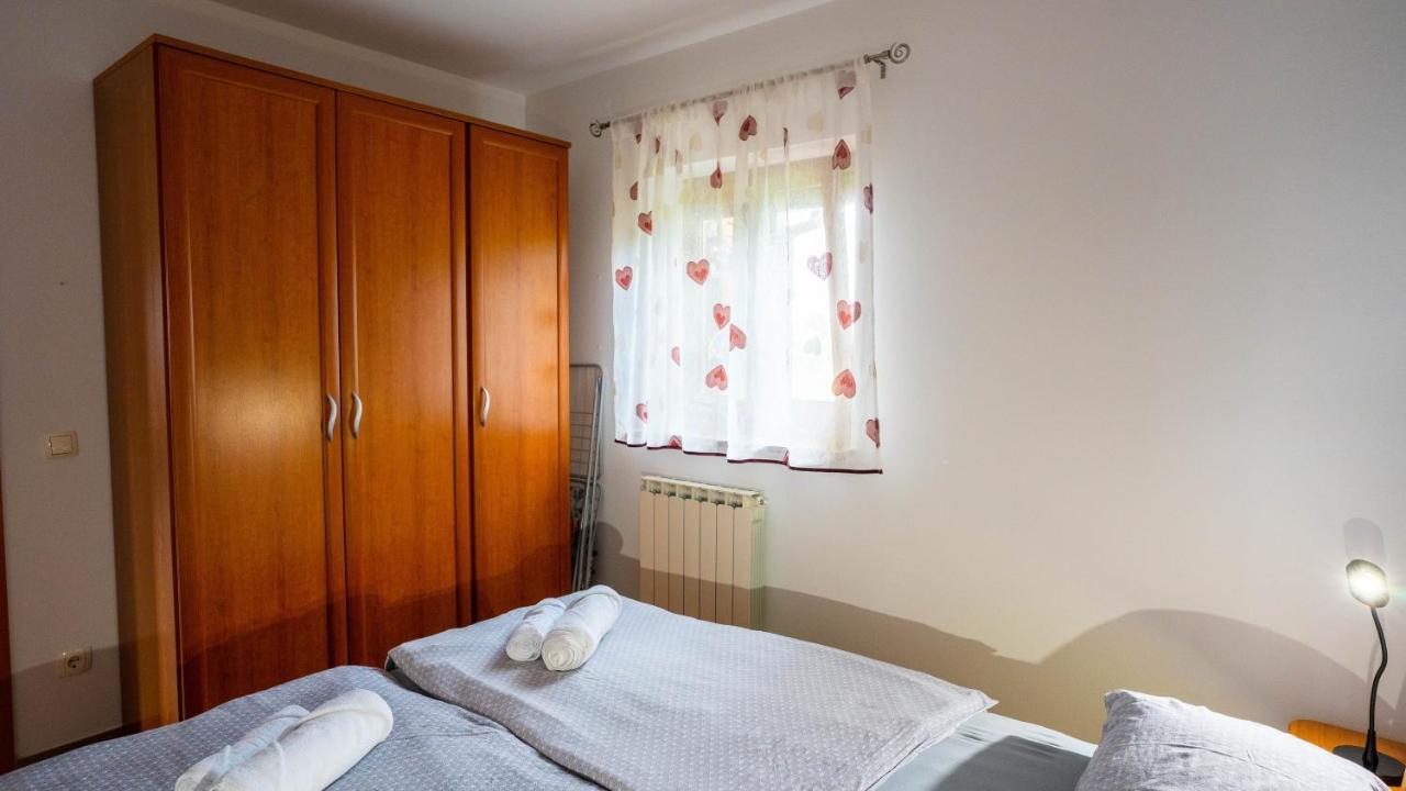 Apartma Tri Oljke Dobrovo Exterior photo