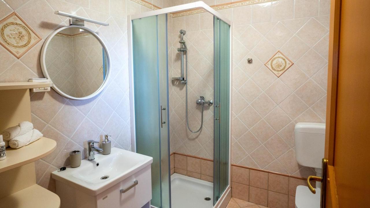 Apartma Tri Oljke Dobrovo Exterior photo